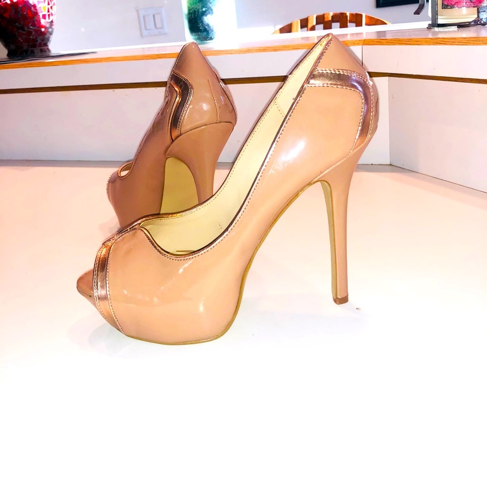 Patent light nude platform heel with a peep toe and a subtle metallic accent